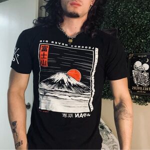 Tunedintokyo Mt. Fuji Japanese tee